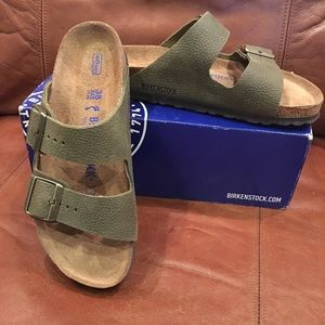 Size 38 green steer khaki leather Birkenstock’s
